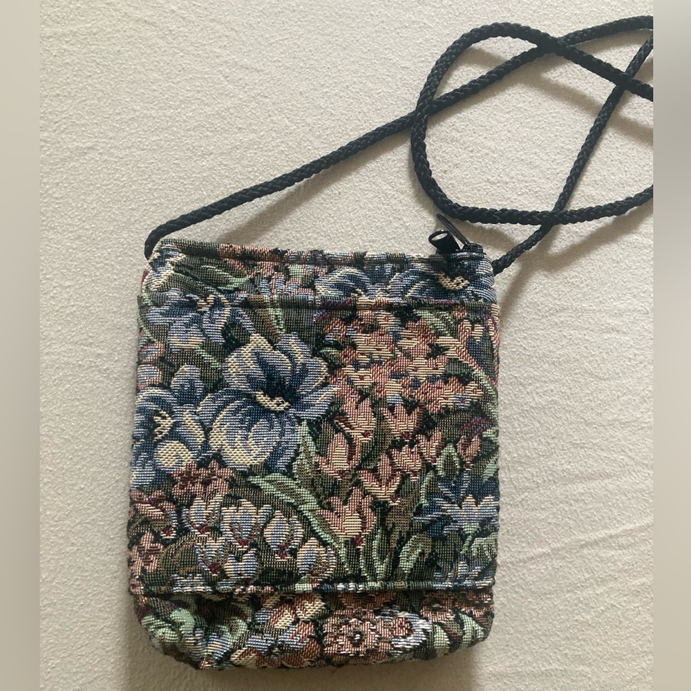 Vintage Floral Tapestry Purse - Picture 2 of 12